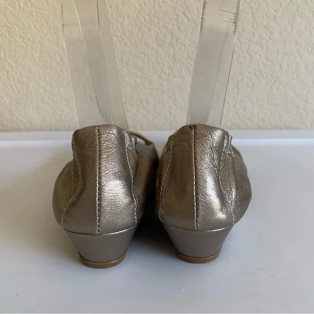 AGL Vero Cuoio Metallic Pale Gold Leather Slip On Twist Peep Toe Wedge EU 35.5